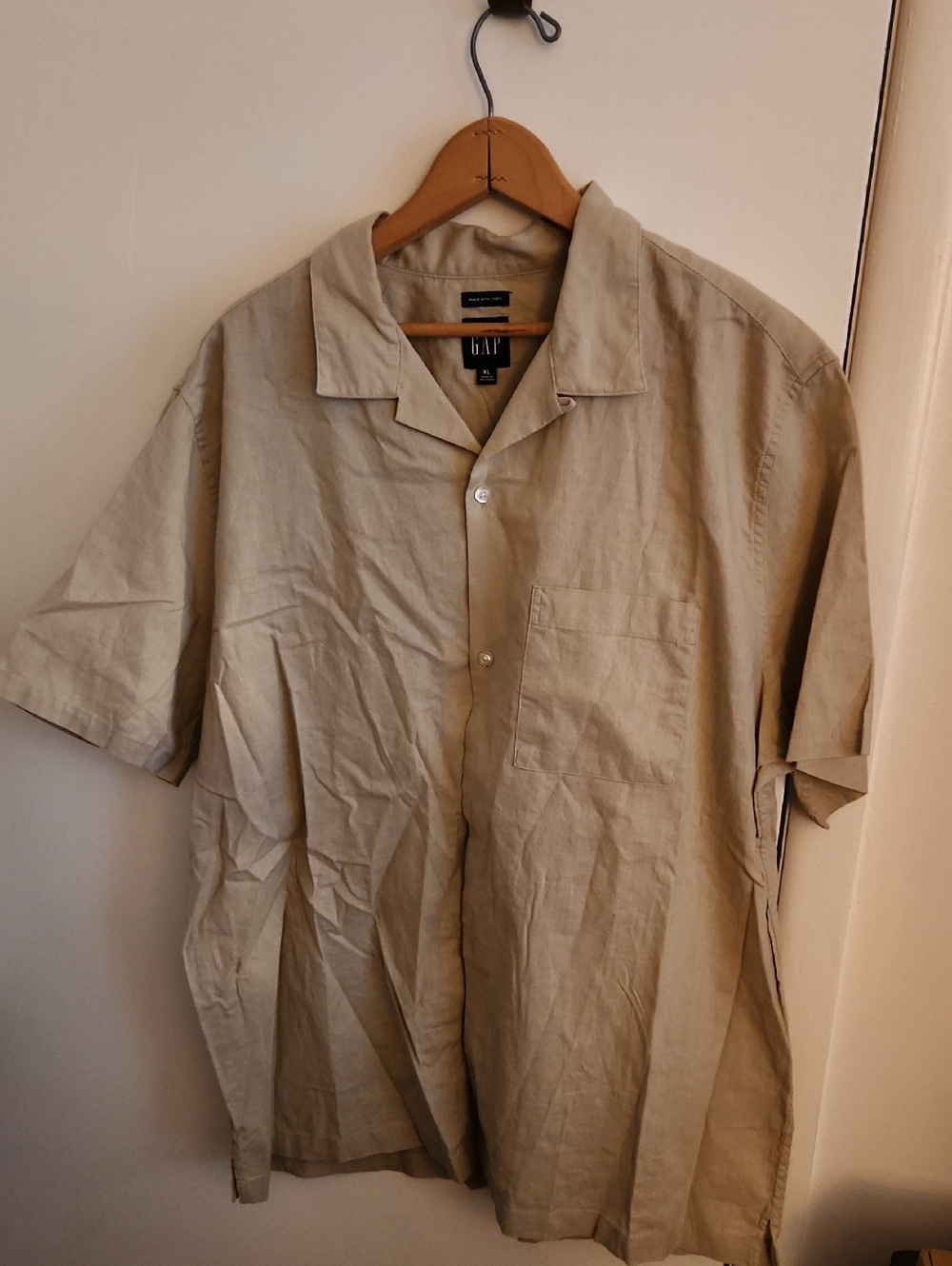 GAP Men's Linen Short Sleeve Button-Down Shirt in Beige